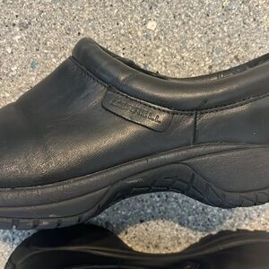 Merrell black clogs with rubberr sole. Leather from a smoke and pet free home